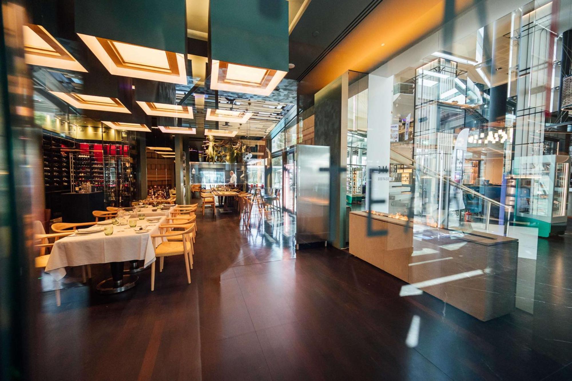 Radisson Blu Hotel Bucharest Exterior photo Restaurant "La Cialona"