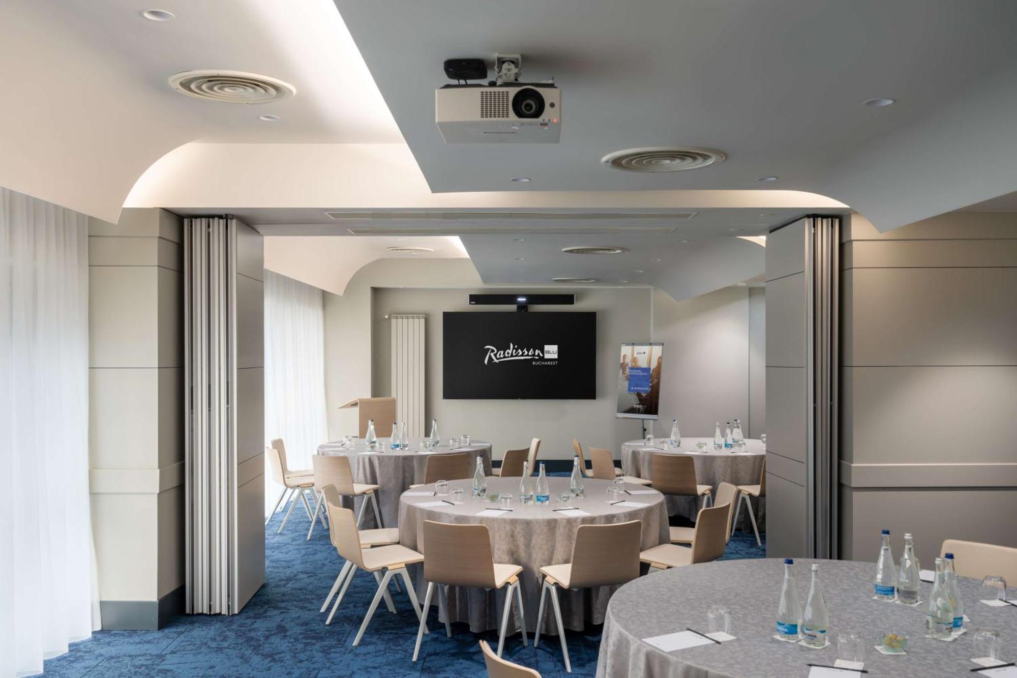 Radisson Blu Hotel Bucharest Exterior photo Meeting room