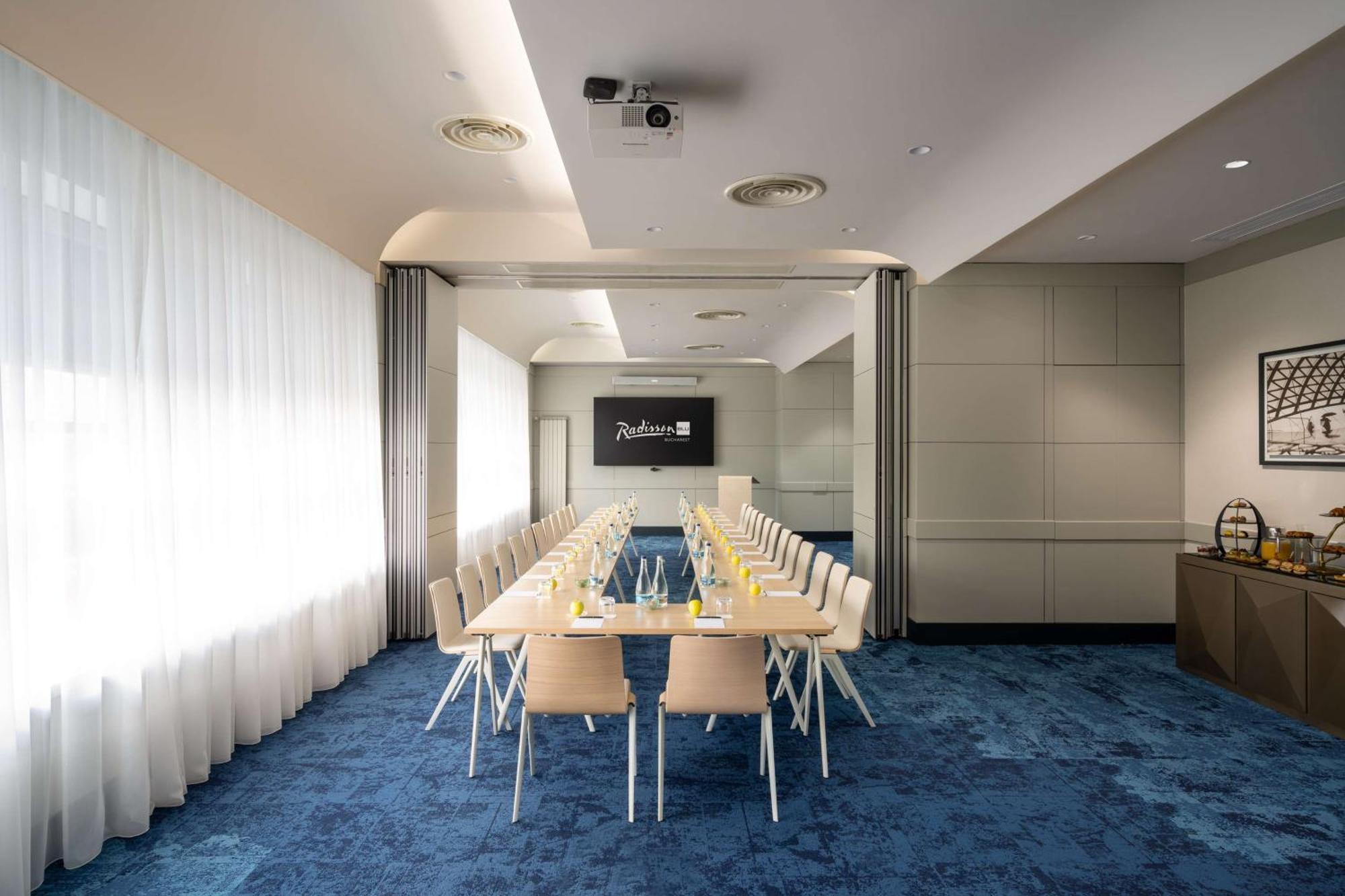 Radisson Blu Hotel Bucharest Exterior photo Meeting room