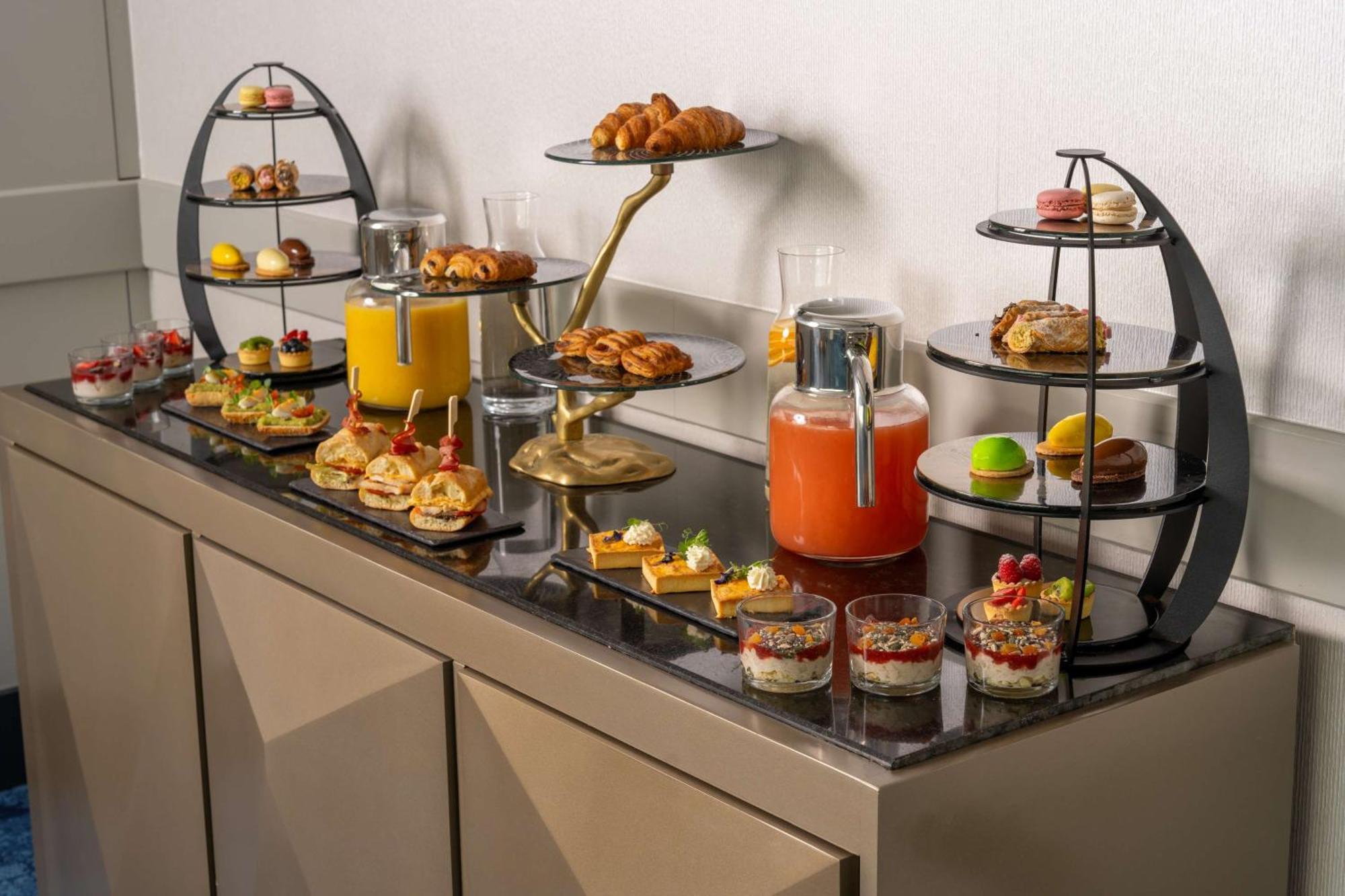 Radisson Blu Hotel Bucharest Exterior photo A buffet of desserts