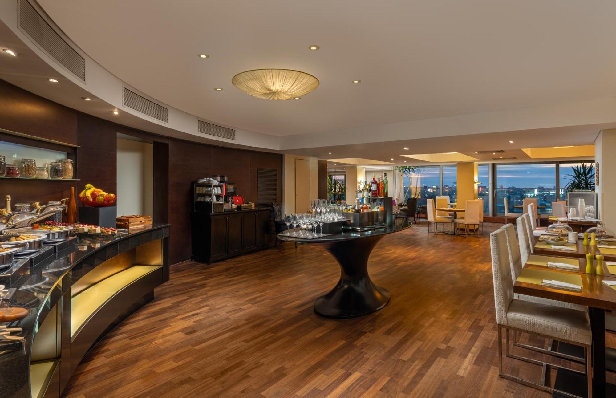 Radisson Blu Hotel Bucharest Exterior photo Club Lounge at the 36th floor